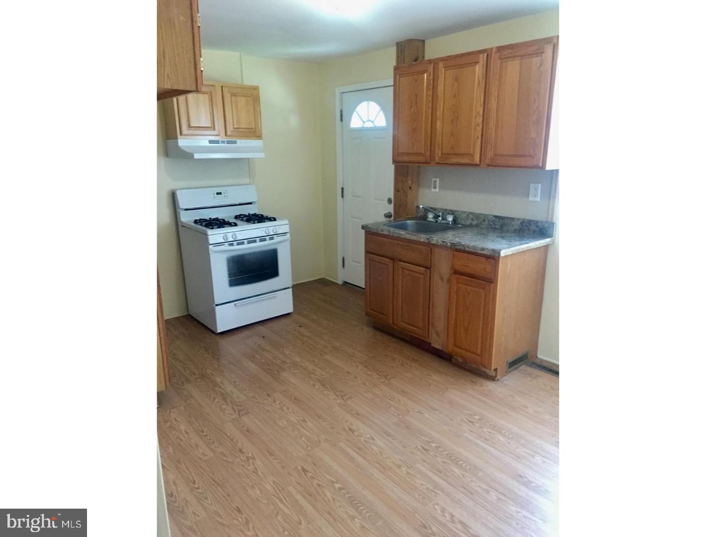 1041 Niagara Road Camden, NJ 08104 - Photo 3 of 9