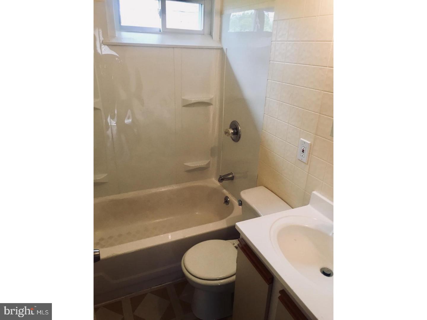 1041 Niagara Road Camden, NJ 08104 - Photo 4 of 9
