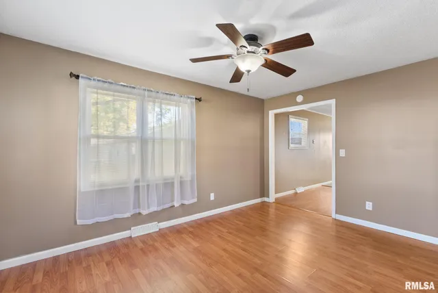 $199,900 | 1215 Wisconsin Street, Le Claire, IA 52753