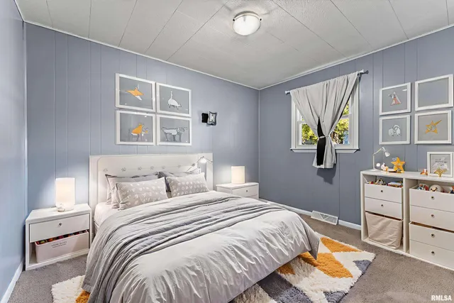 $199,900 | 1215 Wisconsin Street, Le Claire, IA 52753