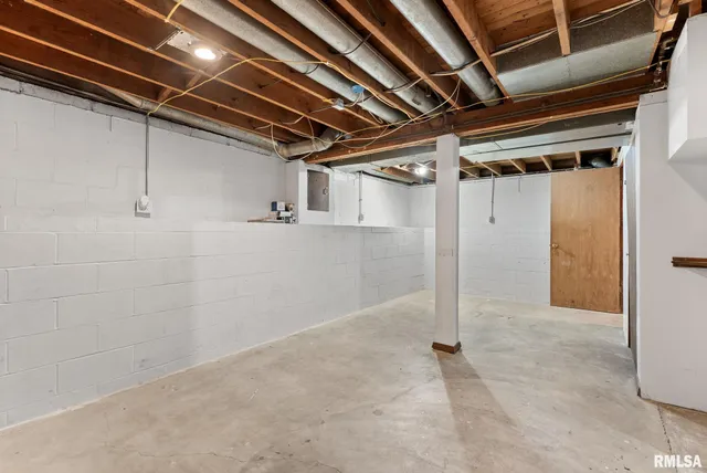 $199,900 | 1215 Wisconsin Street, Le Claire, IA 52753