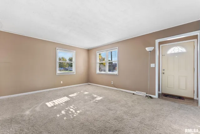 $199,900 | 1215 Wisconsin Street, Le Claire, IA 52753