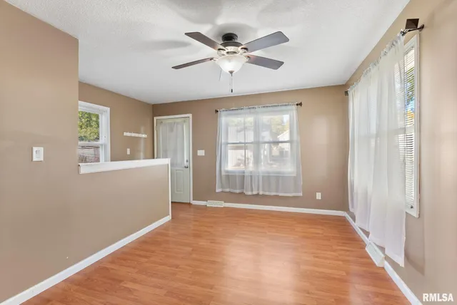 $199,900 | 1215 Wisconsin Street, Le Claire, IA 52753