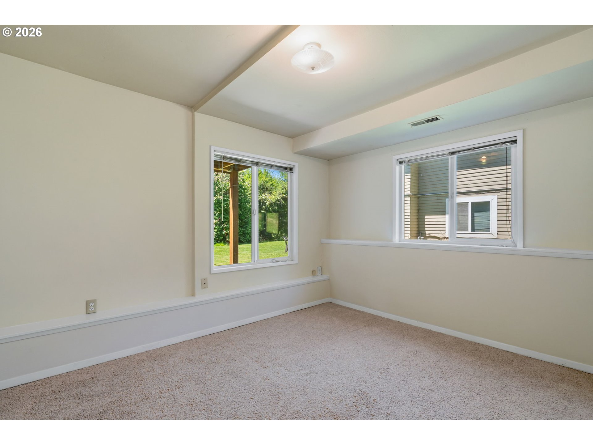 9540 Southwest Terwilliger Boulevard Portland, OR 97219 - Photo 15 of 44
