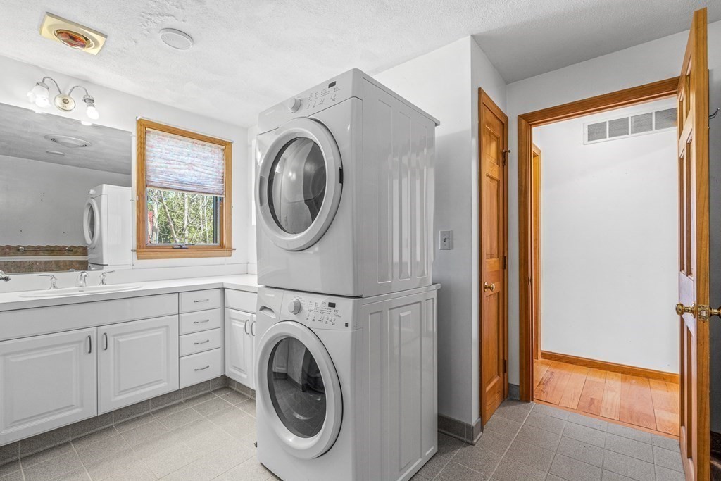 72 Cambridge Road Woburn, MA 01801 - Photo 16 of 41 Gallery Image 16