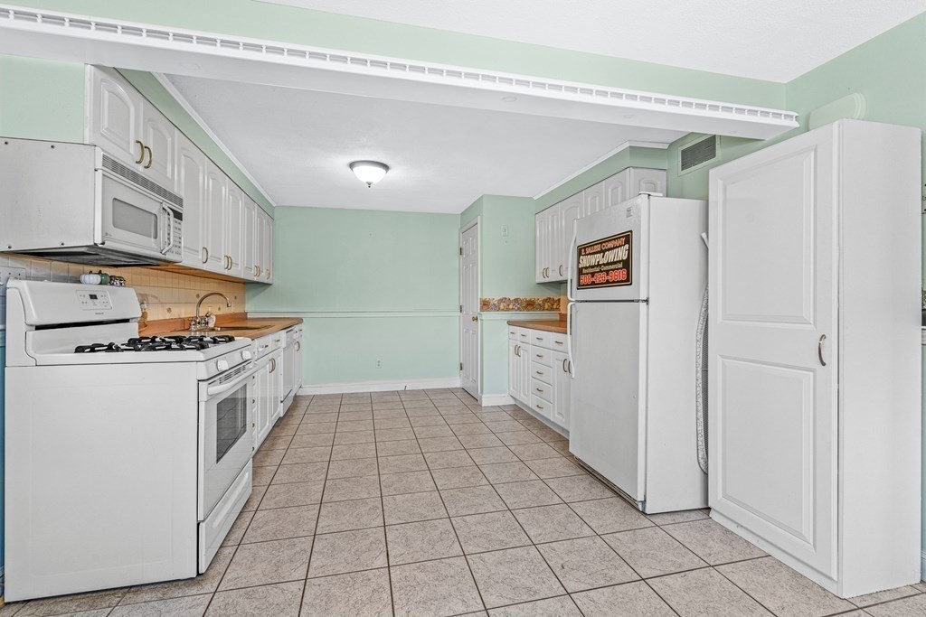 72 Cambridge Road Woburn, MA 01801 - Photo 28 of 41 Gallery Image 28