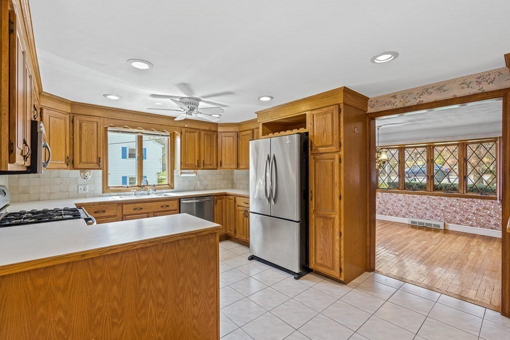 72 Cambridge Road Woburn, MA 01801 - Photo 7 of 41 Gallery Image 7