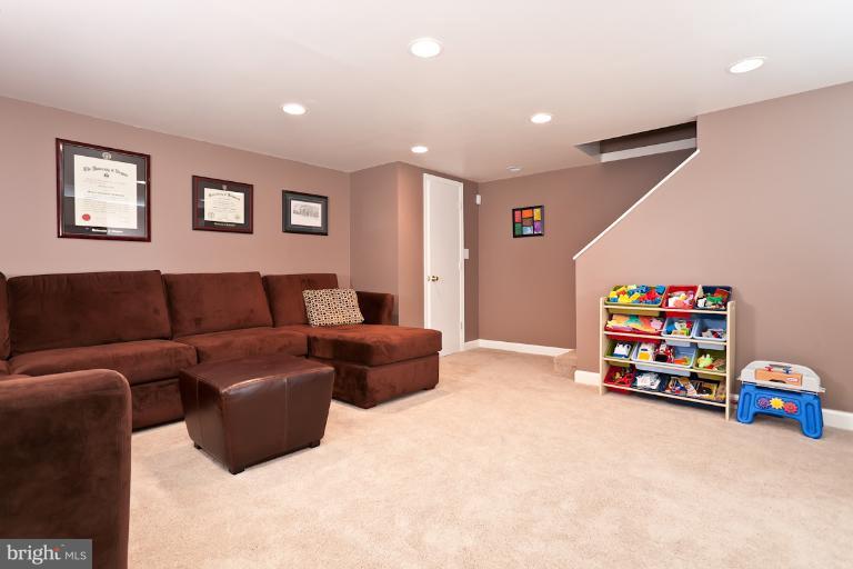182 Brandon Road Baltimore, MD 21212 - Photo 1 of 30 a living room with furniture