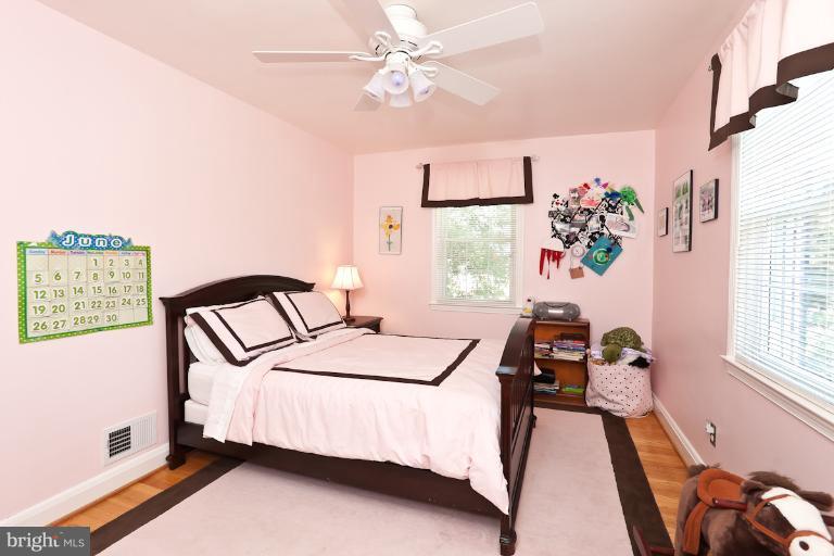 182 Brandon Road Baltimore, MD 21212 - Photo 12 of 30 a bed room with a bed and a window