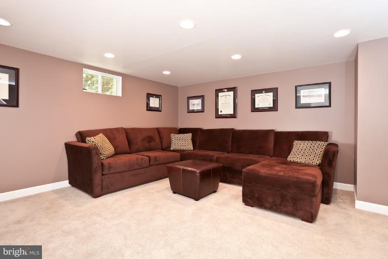 182 Brandon Road Baltimore, MD 21212 - Photo 18 of 30 a living room with furniture and a couch