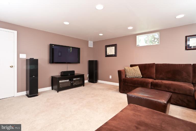 182 Brandon Road Baltimore, MD 21212 - Photo 27 of 30 a living room with furniture and a flat screen tv