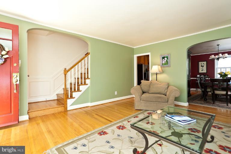 182 Brandon Road Baltimore, MD 21212 - Photo 29 of 30 a living room with furniture and a wooden floor