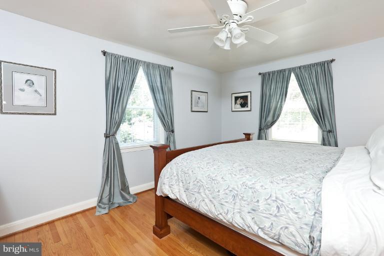 182 Brandon Road Baltimore, MD 21212 - Photo 4 of 30 a bedroom with a bed and a window
