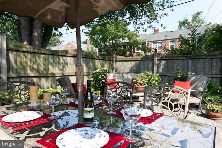 182 Brandon Road Baltimore, MD 21212 - Photo 10 of 30 a view of a chairs and table in a patio