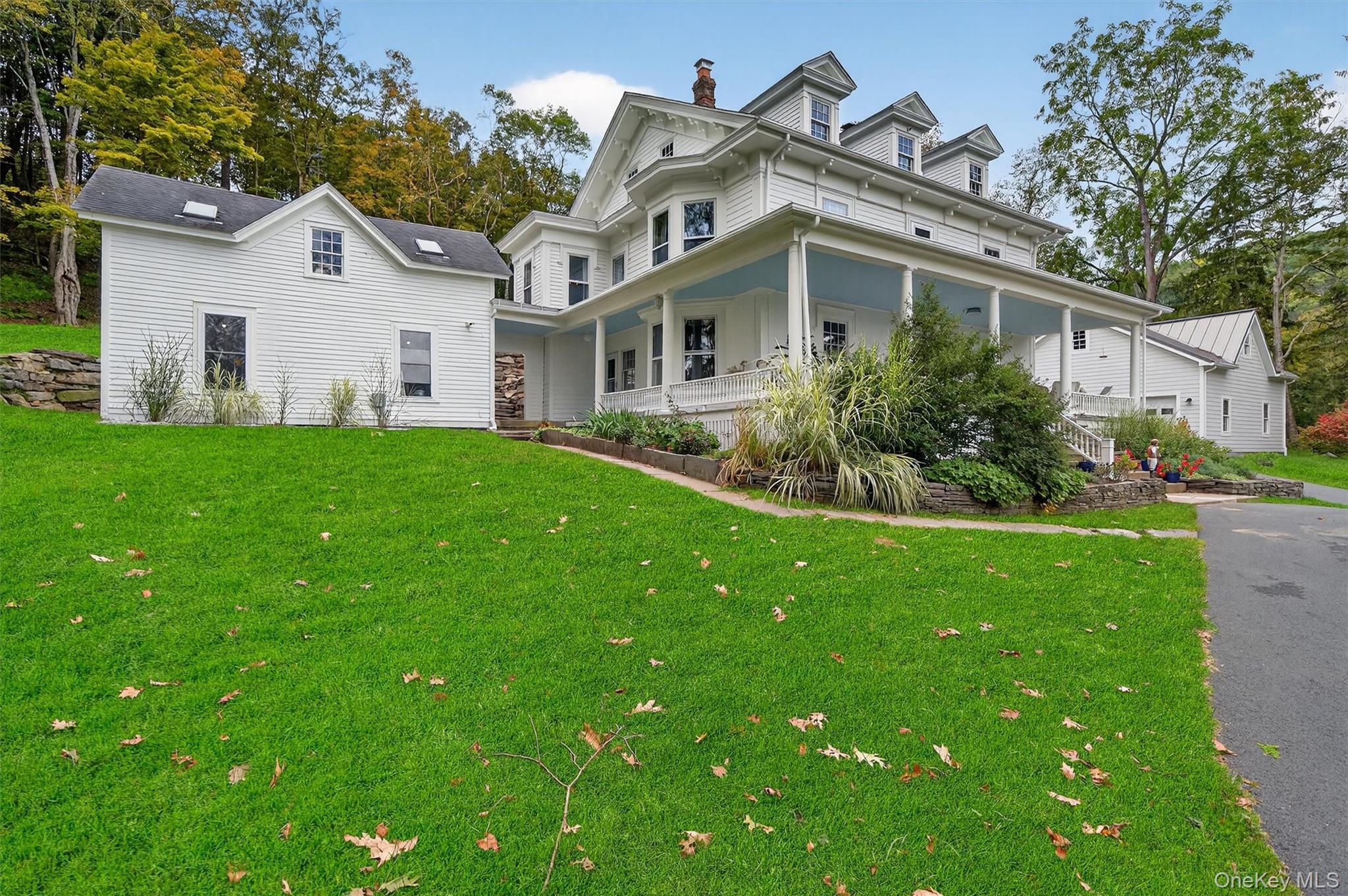 1657 River Road Damascus, PA 18415 - Photo 4 of 43 a front view of a house with a yard
