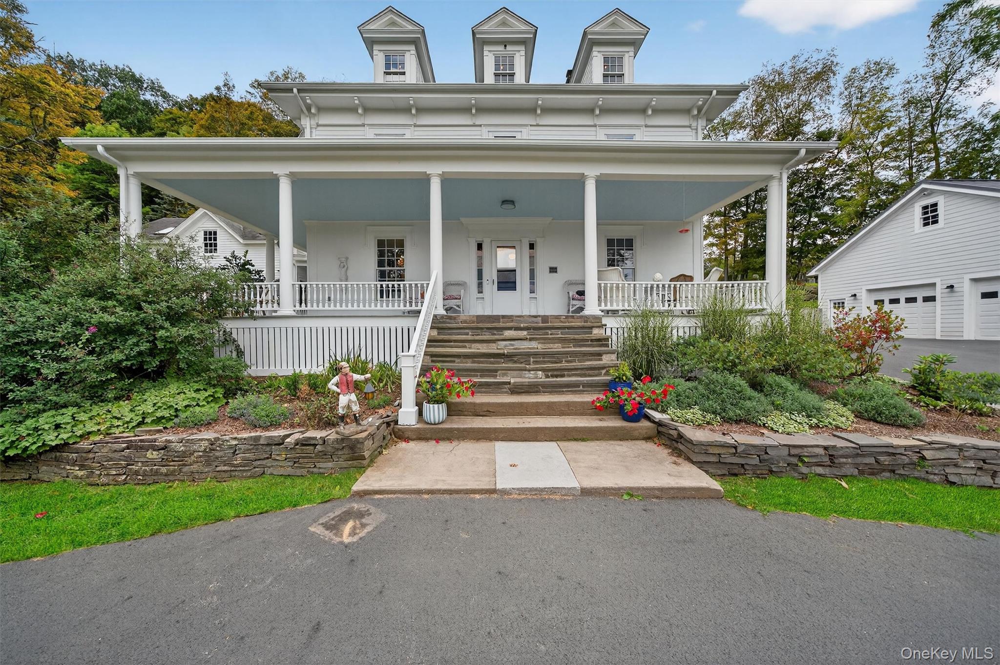 1657 River Road Damascus, PA 18415 - Photo 5 of 43 front view of house with a yard