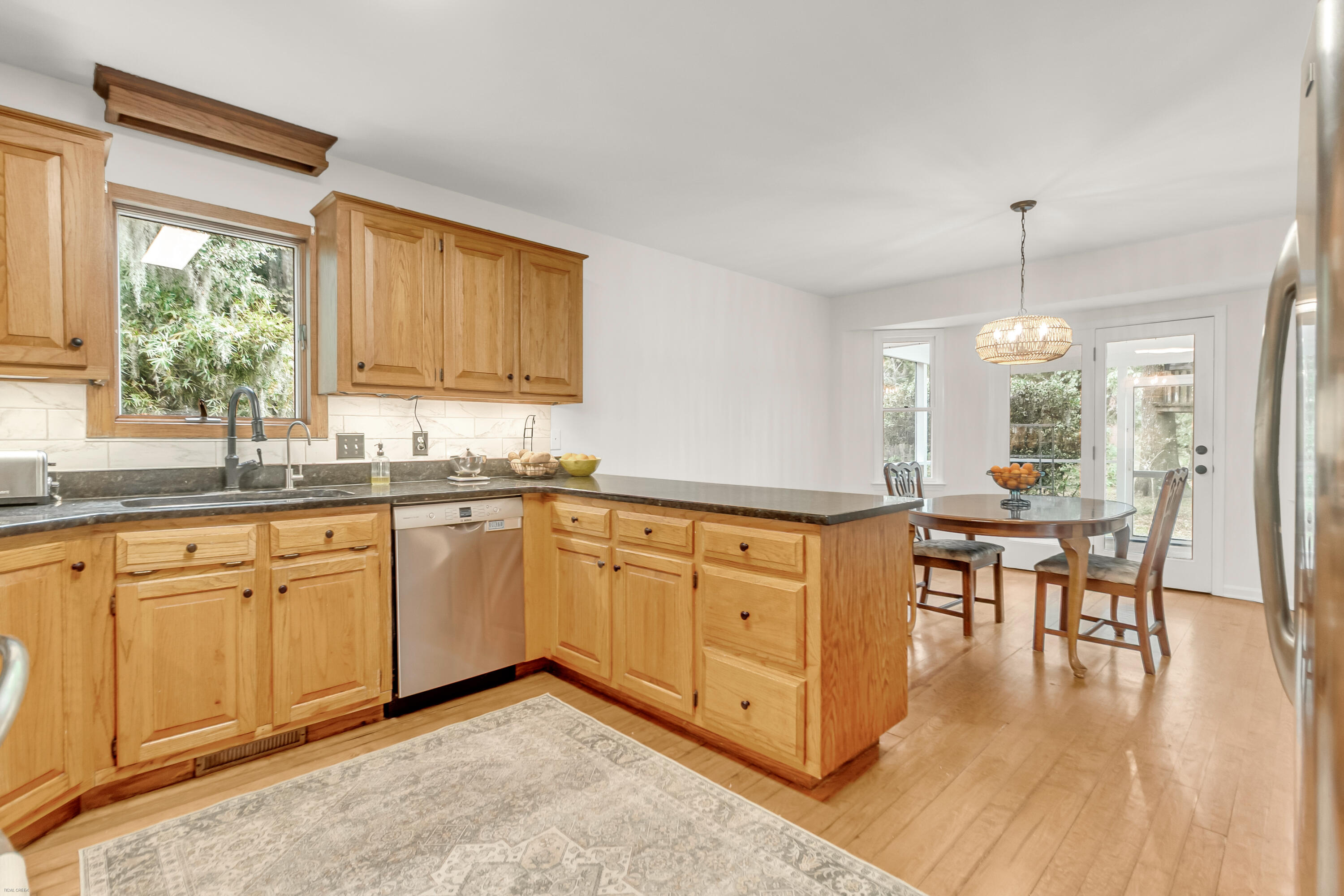 513 Sweetbay Road Charleston, SC 29412 - Photo 24 of 41 513 Sweetbay -Tidalcreekphoto- (21)