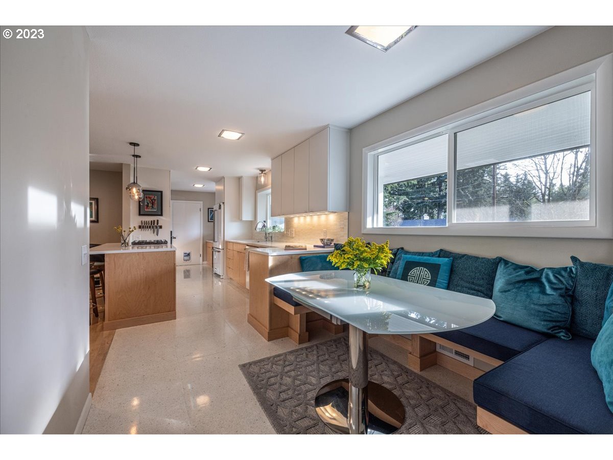 10165 Southwest Arborcrest Way Portland, OR 97225 - Photo 11 of 48 Gallery Image 11