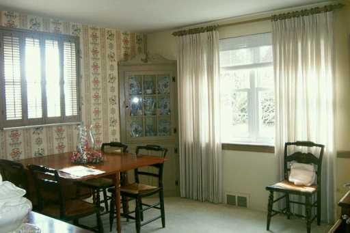 6 Robinhood Road Green Tree, PA 15220 - Photo 2 of 7 Gallery Image 2