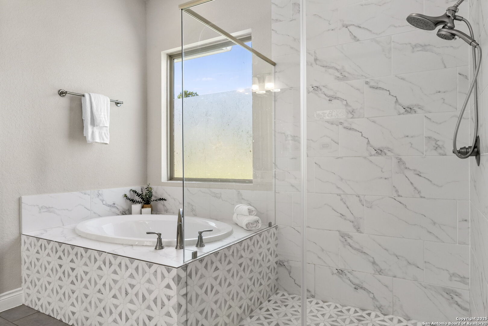 18323 Powder San Antonio, TX 78257 - Photo 25 of 42 a bathroom with a tub and a sink