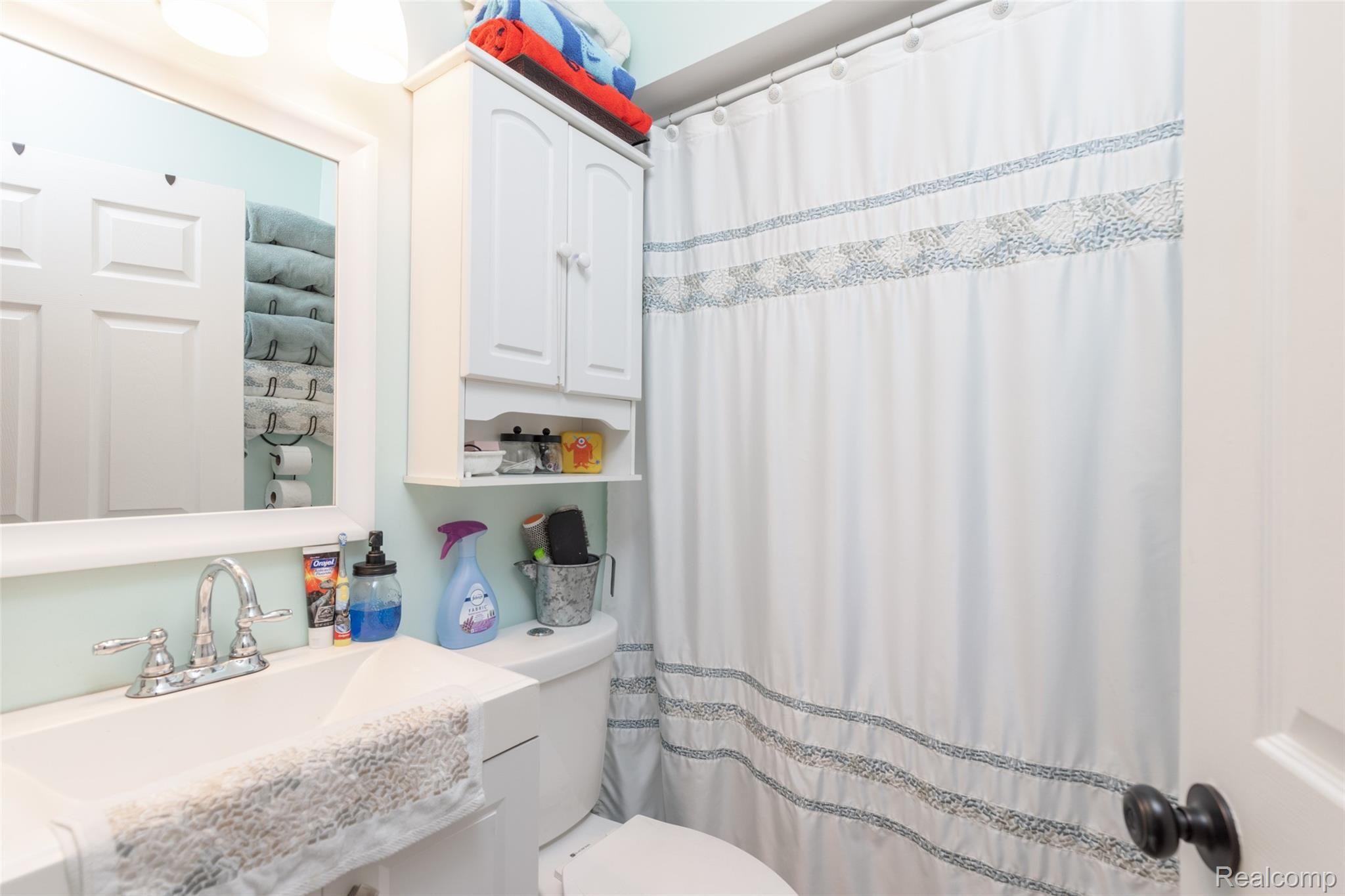 11051 Stark Road Livonia, MI 48150 - Photo 18 of 40 11051 Stark Rd-18.jpg
