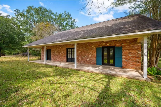 $450,000 | 3934 Staples Road, Pineville, LA 71360