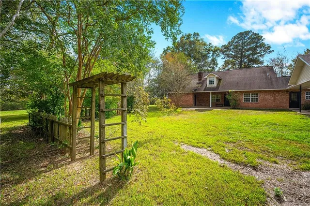 $450,000 | 3934 Staples Road, Pineville, LA 71360