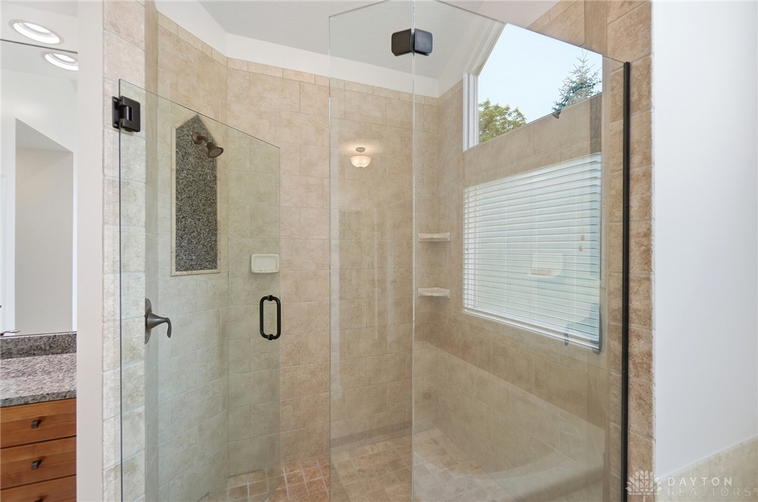 8010 Country Brook Court Springboro, OH 45066 - Photo 21 of 47