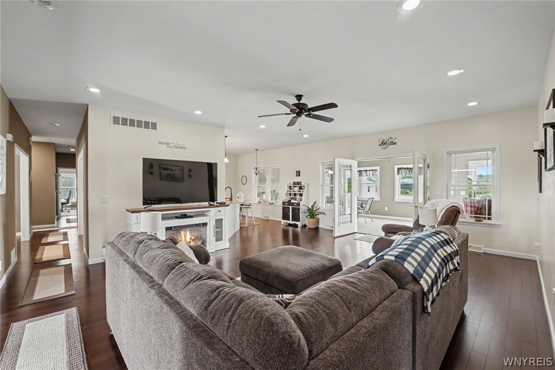 6537 Stinson Road Arcade, NY 14009 - Photo 13 of 40 Living room