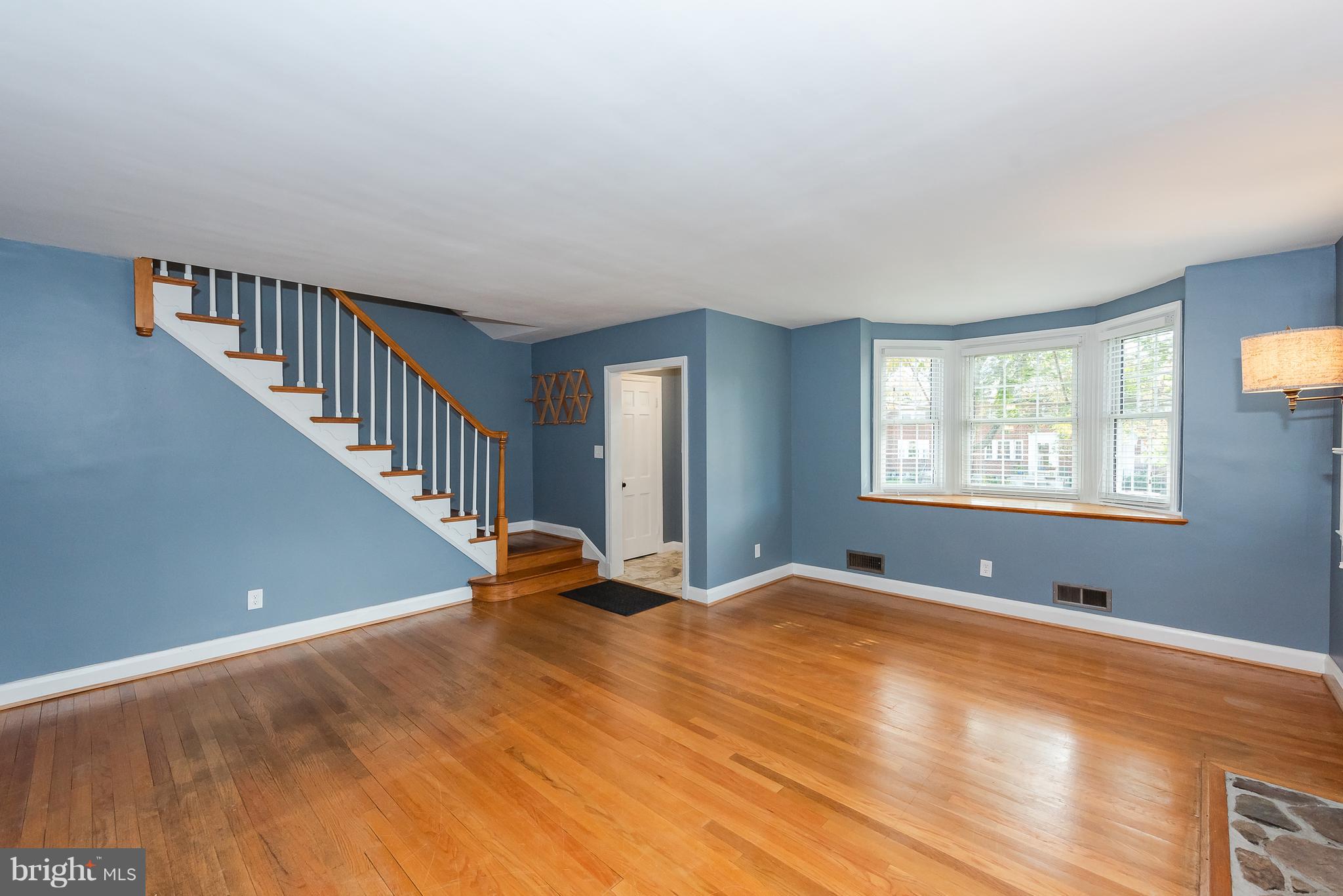 424 Greenlow Road Baltimore, MD 21228 - Photo 4 of 29 Living room