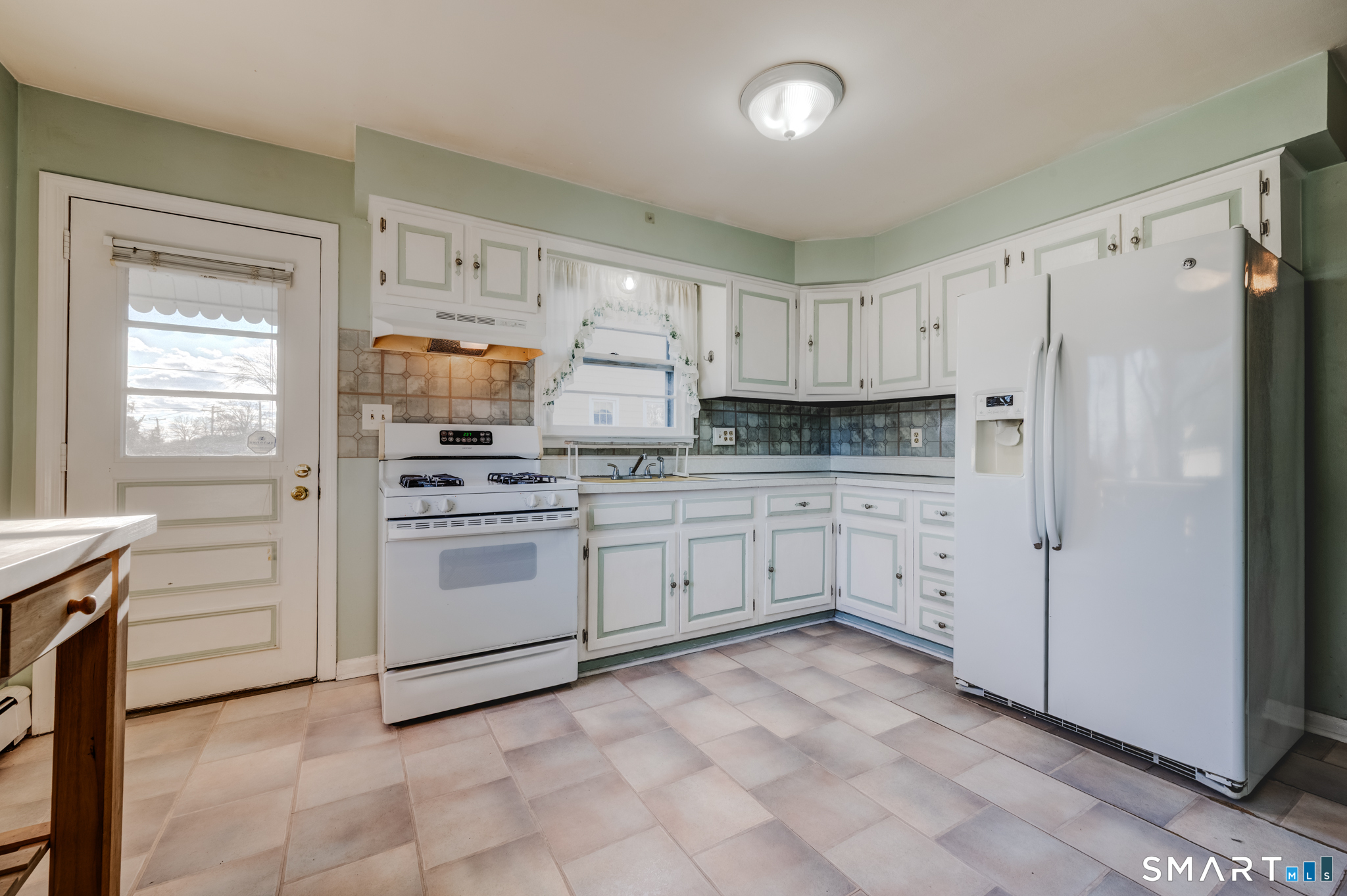 17 Hazel Street Fairfield, CT 06825 - Photo 8 of 38