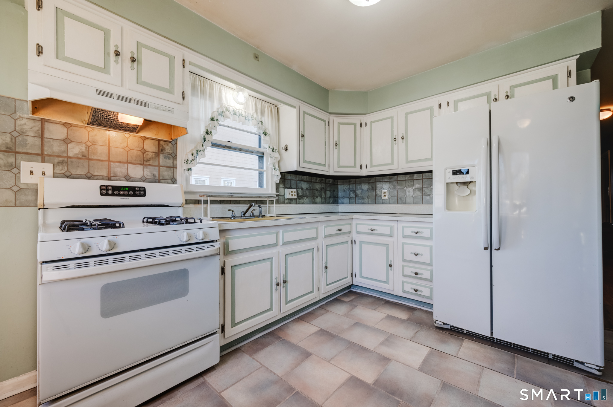 17 Hazel Street Fairfield, CT 06825 - Photo 9 of 38