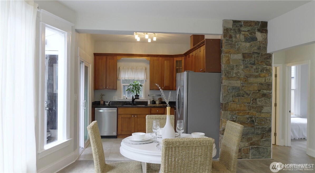 1305 Northeast 55th Street Seattle, WA 98105 - Photo 11 of 25