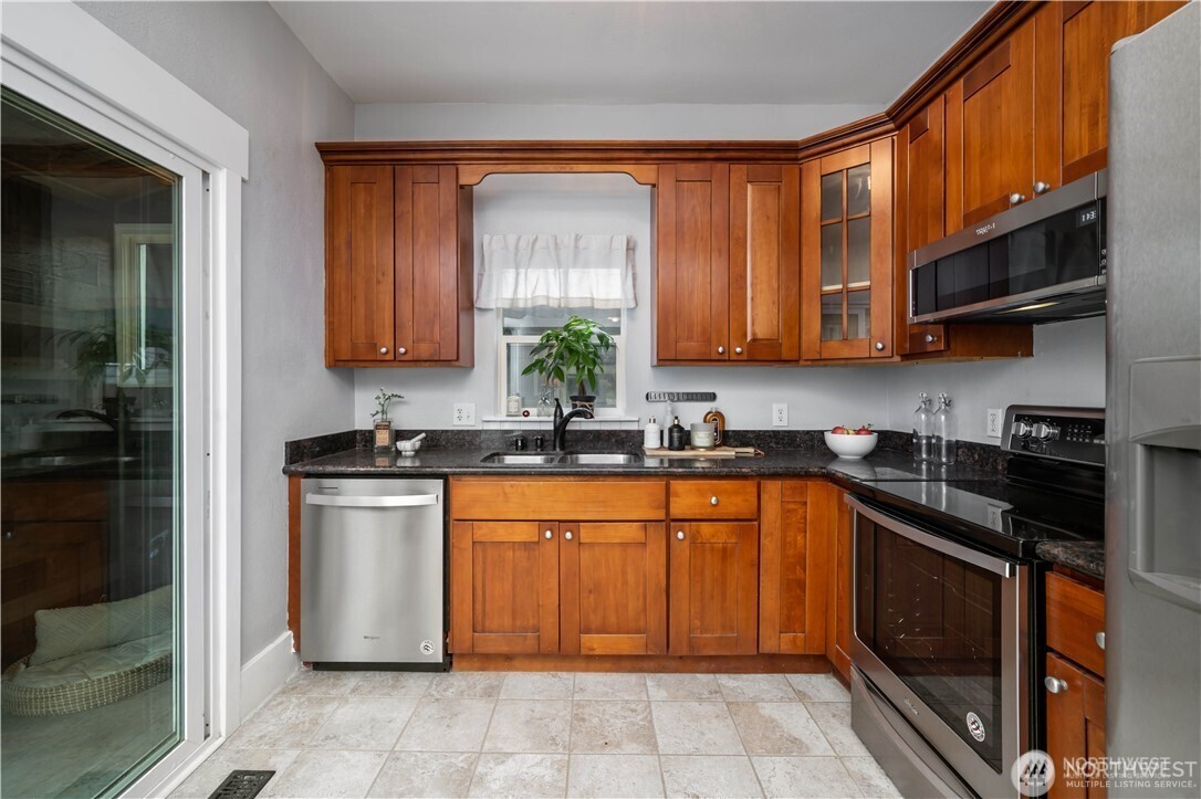 1305 Northeast 55th Street Seattle, WA 98105 - Photo 12 of 25