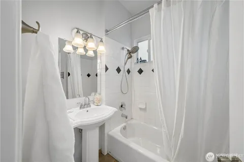 $775,000 | 1305 Northeast 55th Street, Seattle, WA 98105