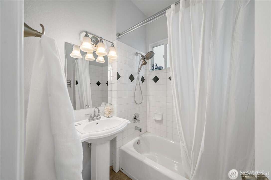 1305 Northeast 55th Street Seattle, WA 98105 - Photo 19 of 25