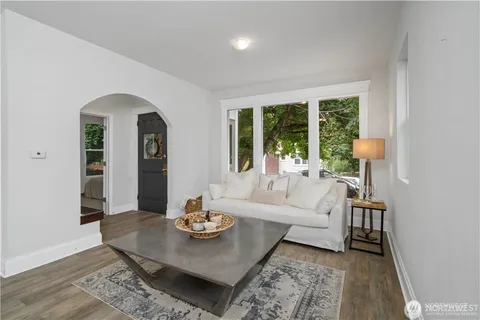 $775,000 | 1305 Northeast 55th Street, Seattle, WA 98105