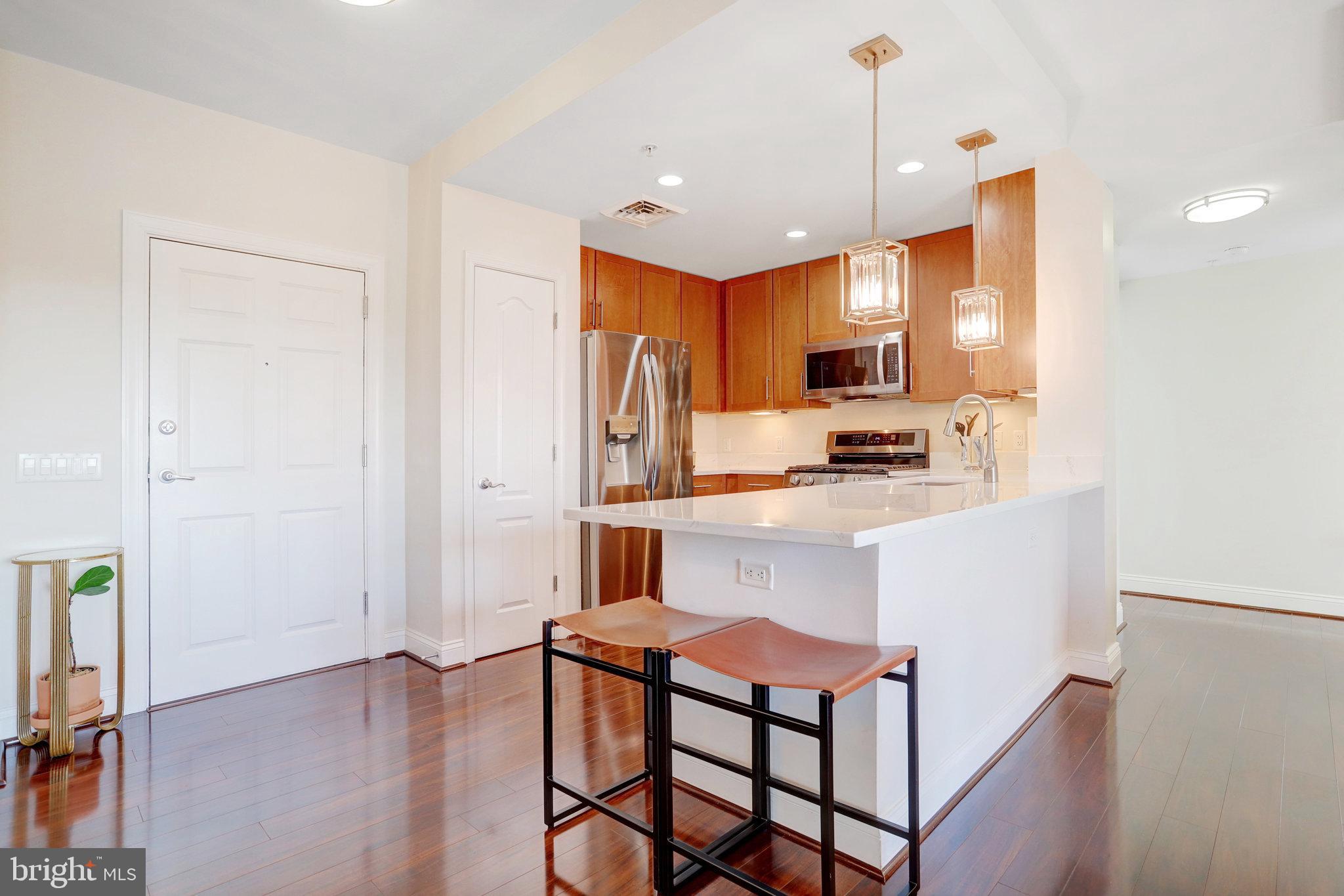 1111 Oronoco Street, Unit 430 Alexandria, VA 22314 - Photo 12 of 73 BREAKFAST BAR