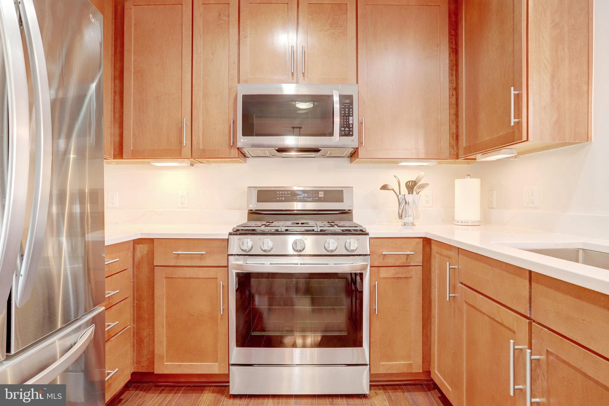 1111 Oronoco Street, Unit 430 Alexandria, VA 22314 - Photo 9 of 73 NEW STAINLESS APPLIANCES