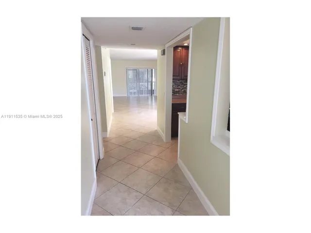 $299,900 | 415 Lakeview Drive, Unit 104, Weston, FL 33326