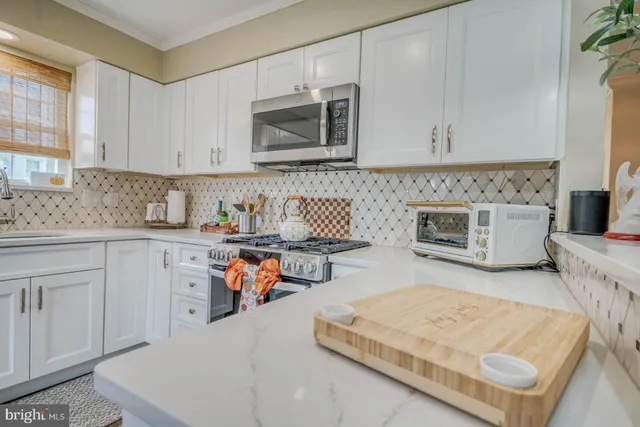 $385,000 | 10 Muirfield Court, Blackwood, NJ 08012