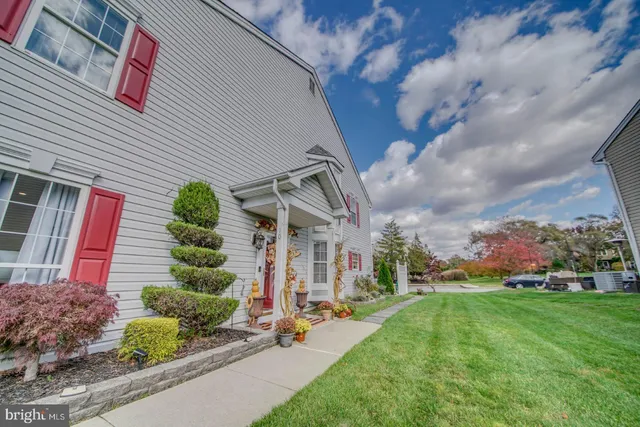 $385,000 | 10 Muirfield Court, Blackwood, NJ 08012