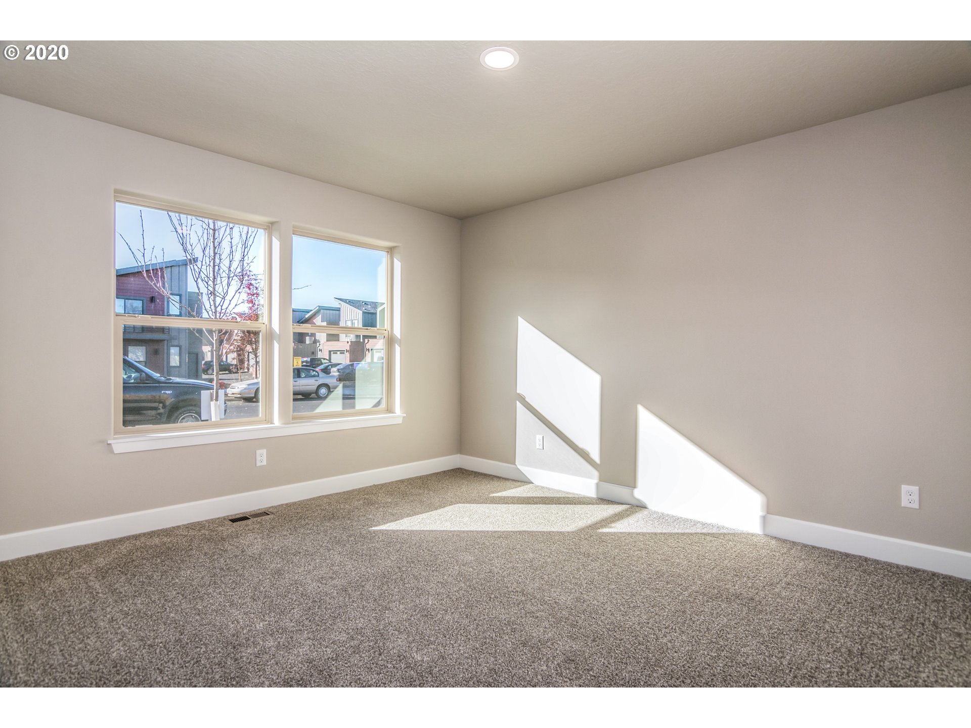 475 South 10th Street Monroe, OR 97456 - Photo 17 of 24 a view of empty room with window