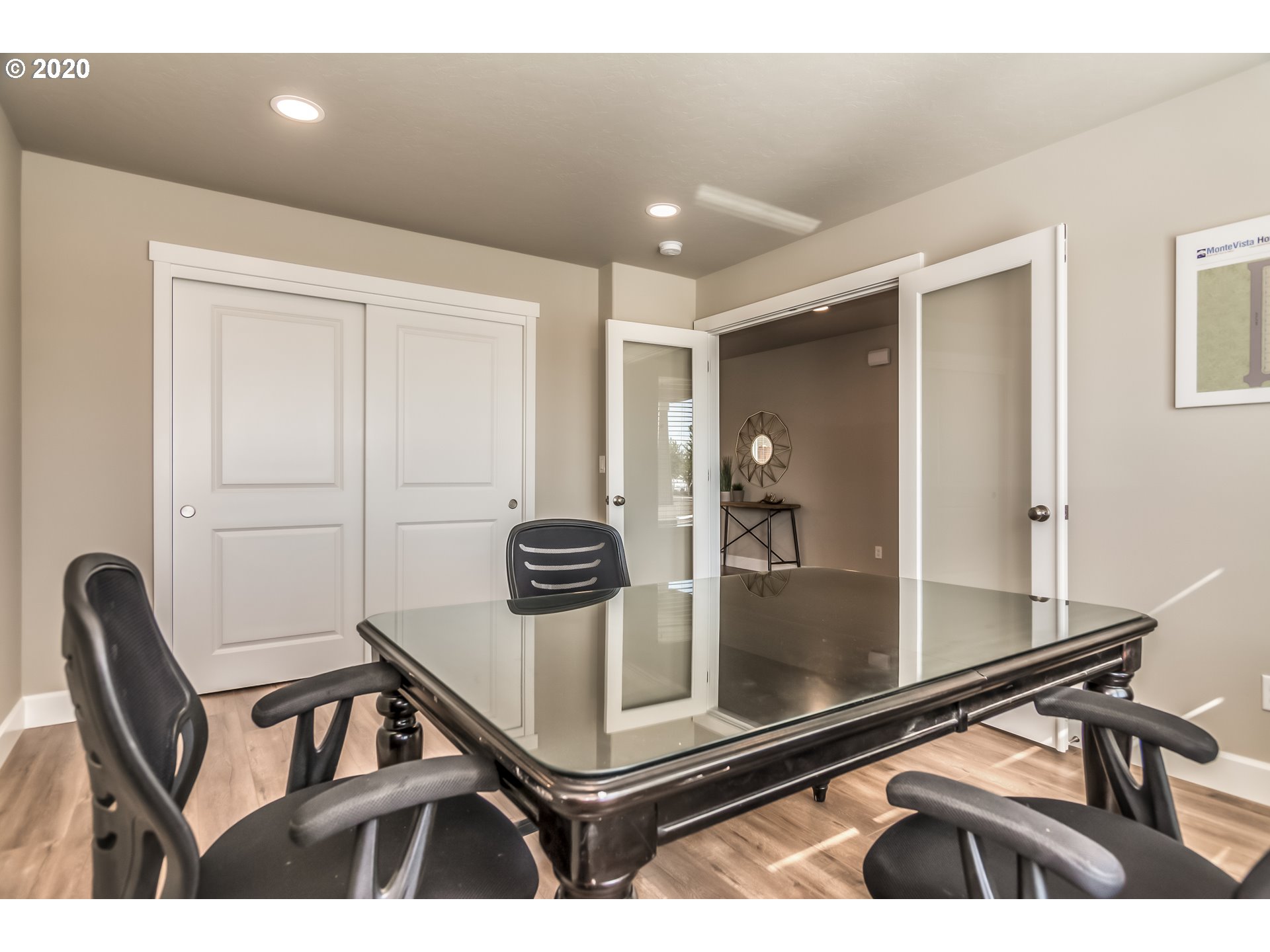 475 South 10th Street Monroe, OR 97456 - Photo 5 of 24 a living room with furniture