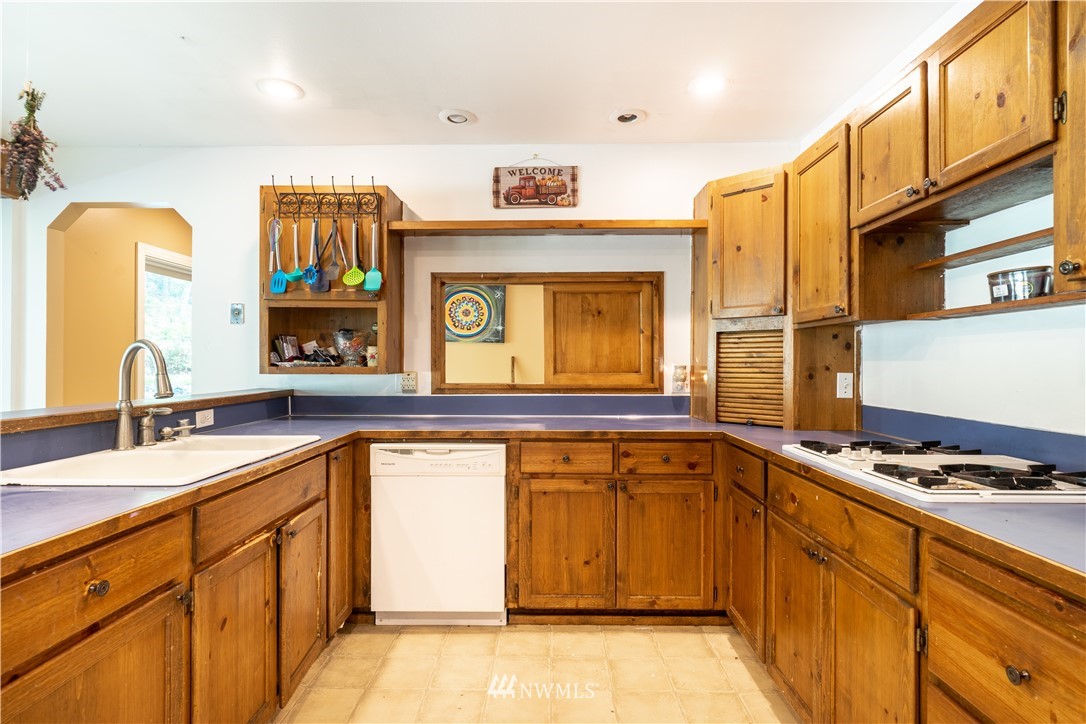 26037 Helmick Road Sedro-Woolley, WA 98284 - Photo 4 of 19 Gallery Image 4