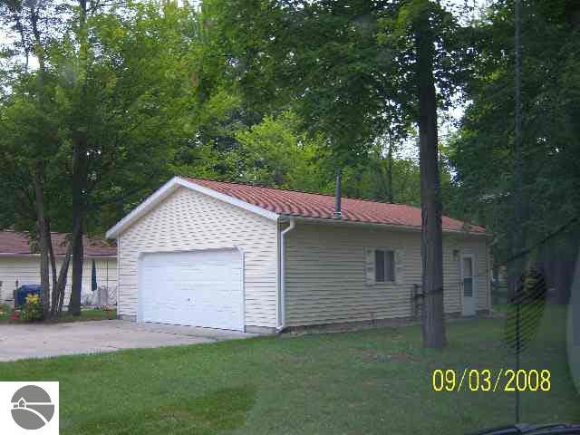 9503 East Madison Road St. Helen, MI 48656 - Photo 8 of 9 1754966-7.JPG