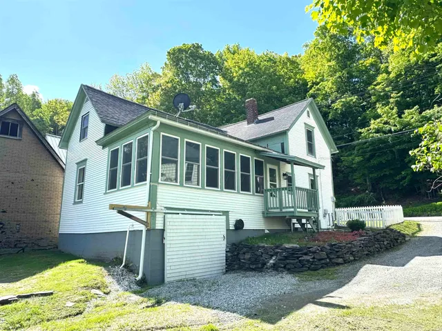 $209,500 | 217 Clyde Street, Newport, VT 05855