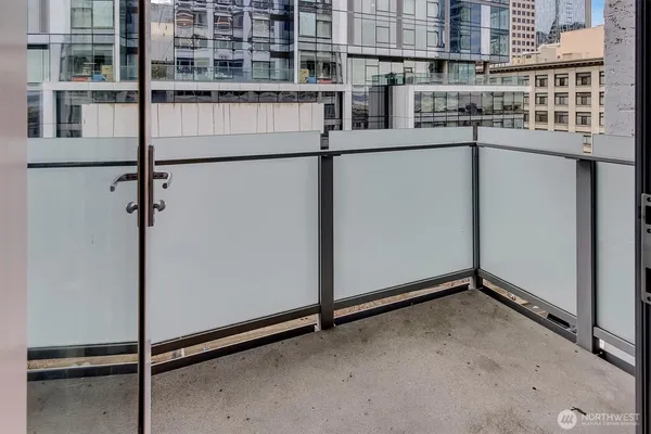 $625,000 | 121 Stewart Street, Unit 504, Seattle, WA 98101