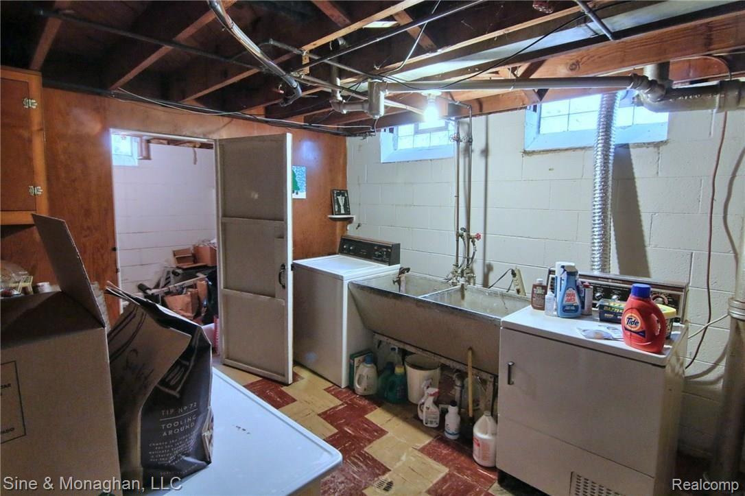 343 Ridgemont Road Grosse Pointe, MI 48236 - Photo 21 of 26 Finished_Lower_Level_Laundry_Room.jpg