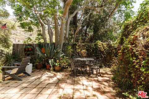 $1,100,000 | 437 Short Trail, Topanga, CA 90290
